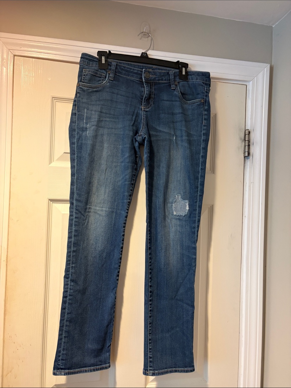 Kut from the Kloth Straight Leg Jeans with Distressing in blue 8